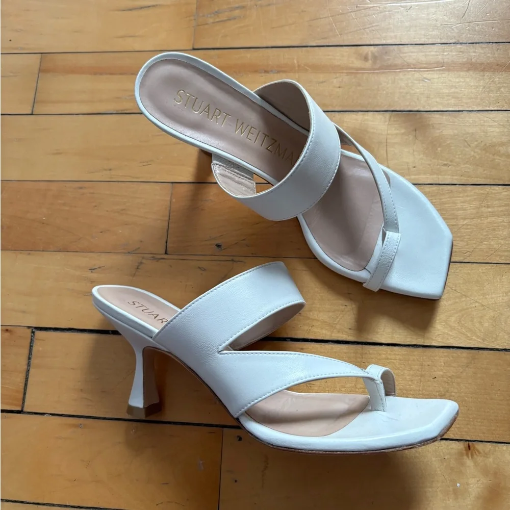 Stuart Weitzman Sz 6.5 Lyla White Asymmetrical Leather Heeled Bridal Sandals - Picture 3 of 12